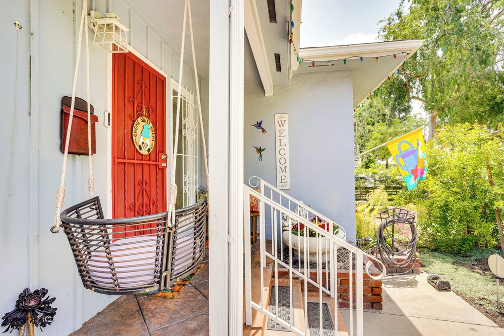 2 Mi to Cal State Long Beach: Bungalow w/ Hot Tub!