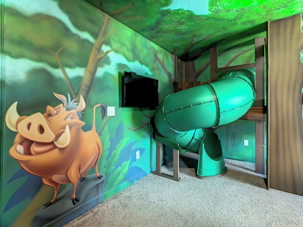 Family Villa Themed Rooms Near Disney