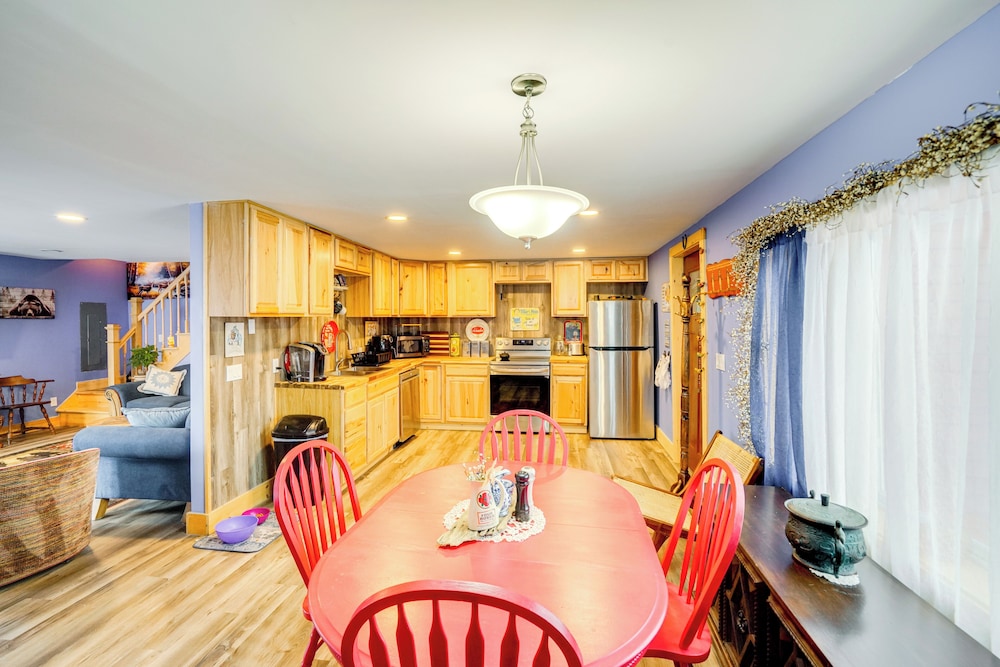 4 Mi to Dtwn Catskill: Mtn-view Home