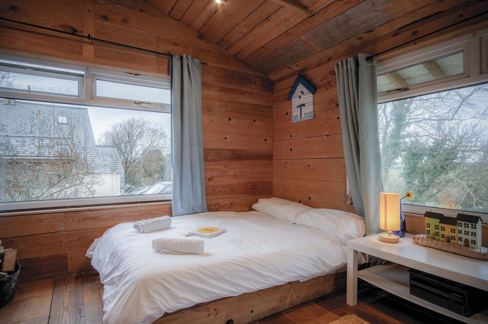 The Hygge Hut - 1 Bed - Freshwest Beach Retreat view 4