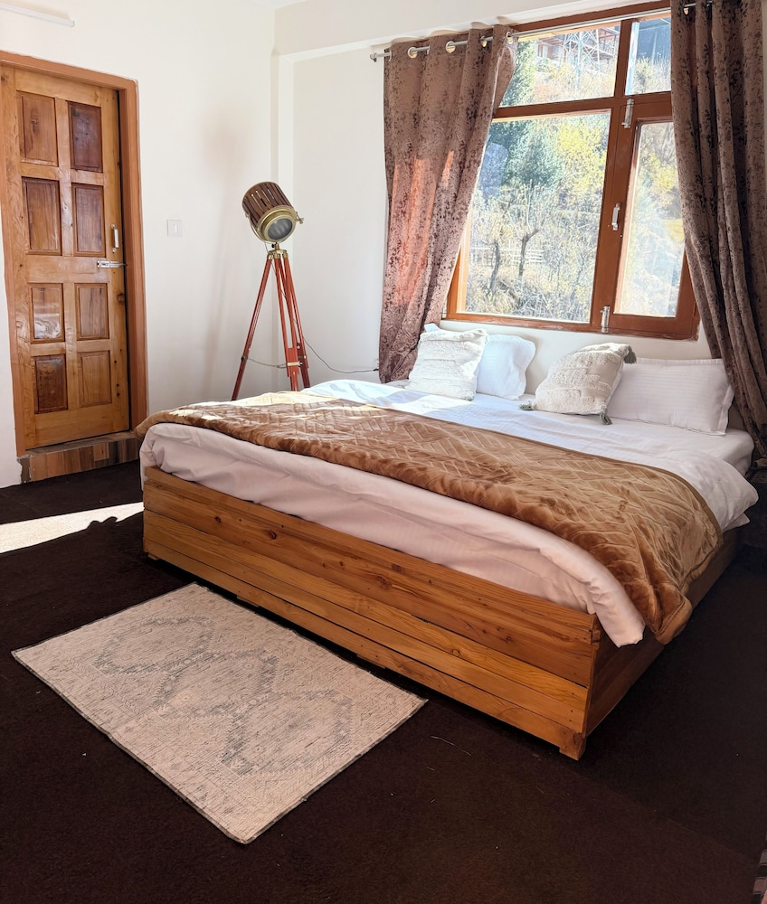 Aura by RA Manali - Mountain View