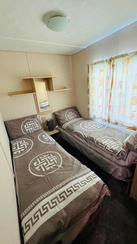 3-bed Carvan, Sleeps 6, Pets & Parking view 3