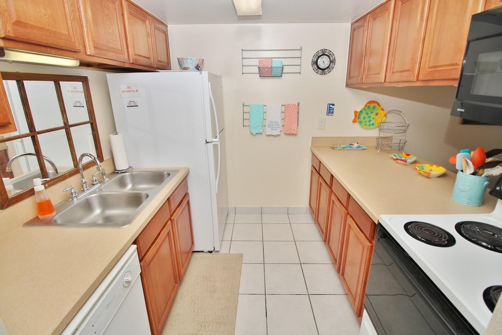 Colony Beach Club 109