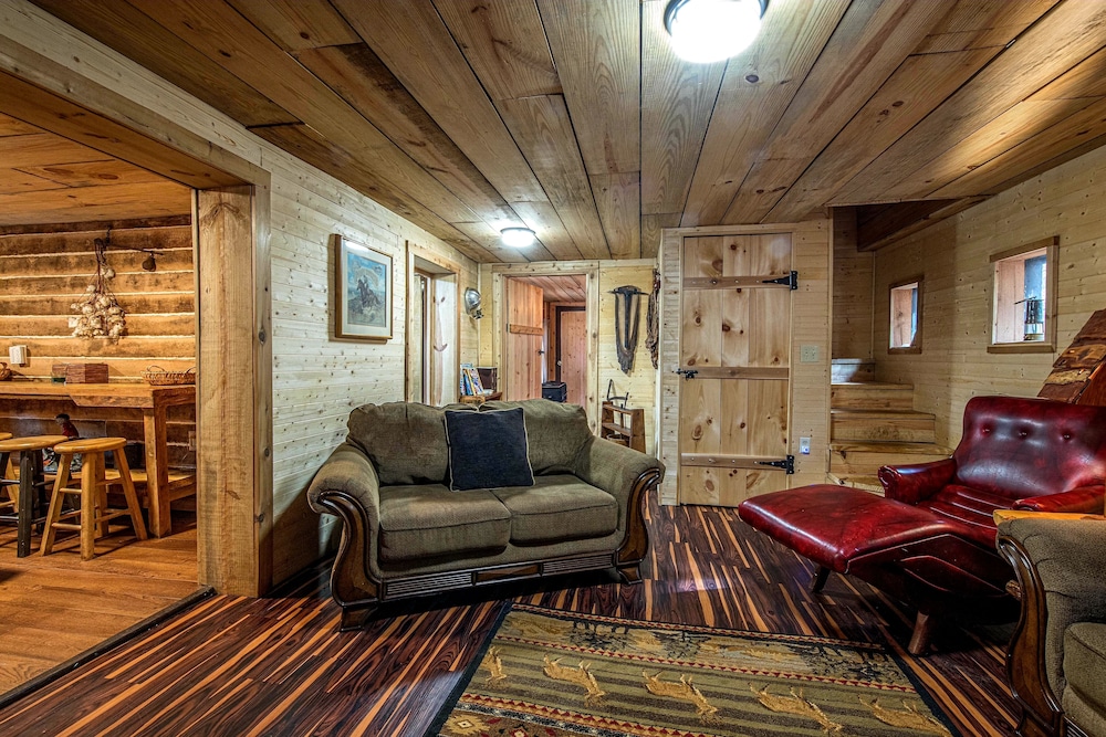 Bear Creek Lodge and Cabins in Helen Ga - Pet Friendly, River on Property, Walking Distance to downtown Helen