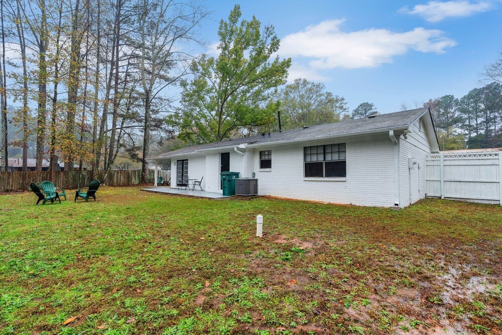 Family-friendly 3br Oasis In Powder Springs 3 Bedroom Home