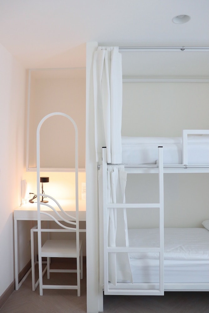 ResT Bangkok Poshtel