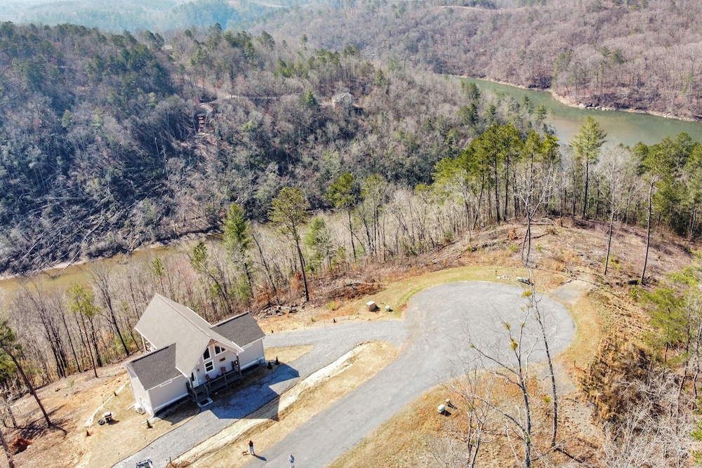 11 Mi to Dtwn Ellijay: Newly Built Modern Cabin!