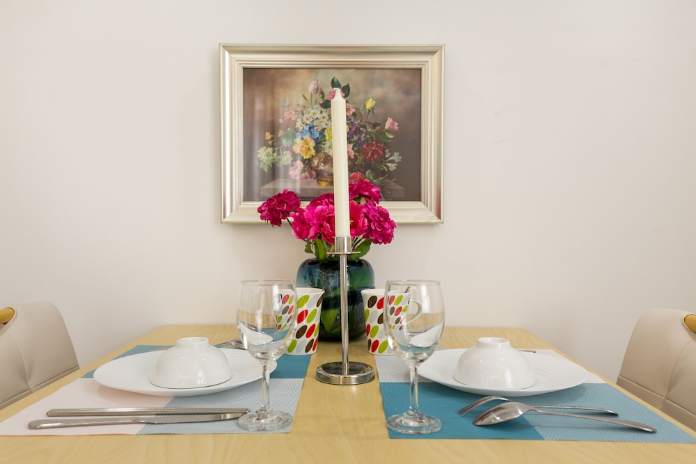 Jennifer House - Millenium Apartment