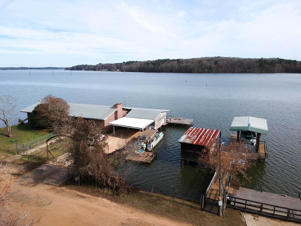 Lakeside Pleasure Island Cabin w/ Deck  Gas Grill - Property Image 2