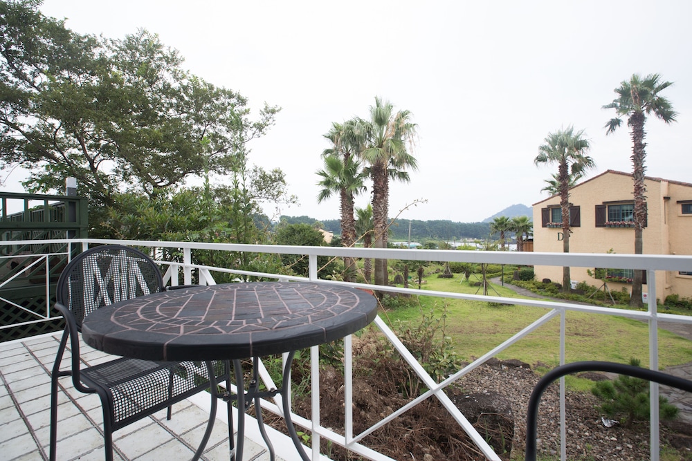 Lime Orange Vill Pension