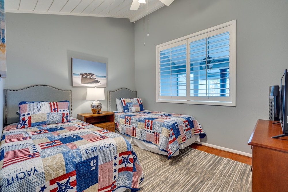 Modern Point Venture Vacation Rental w/ Deck! - Property Image 23