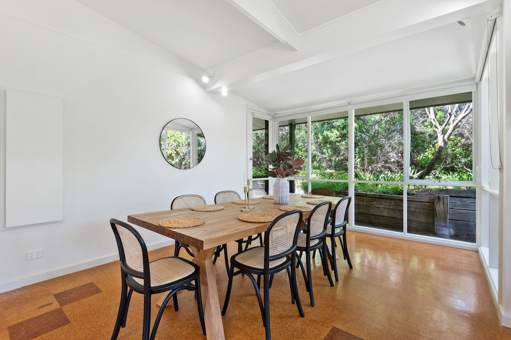 Spacious Coastal 4-bed Steps From the Sand