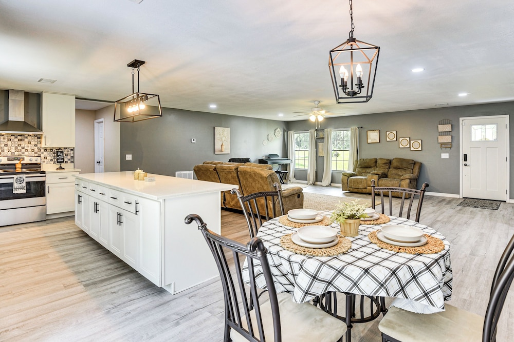 Hike, Fish & Explore: Retreat in Silver Springs!