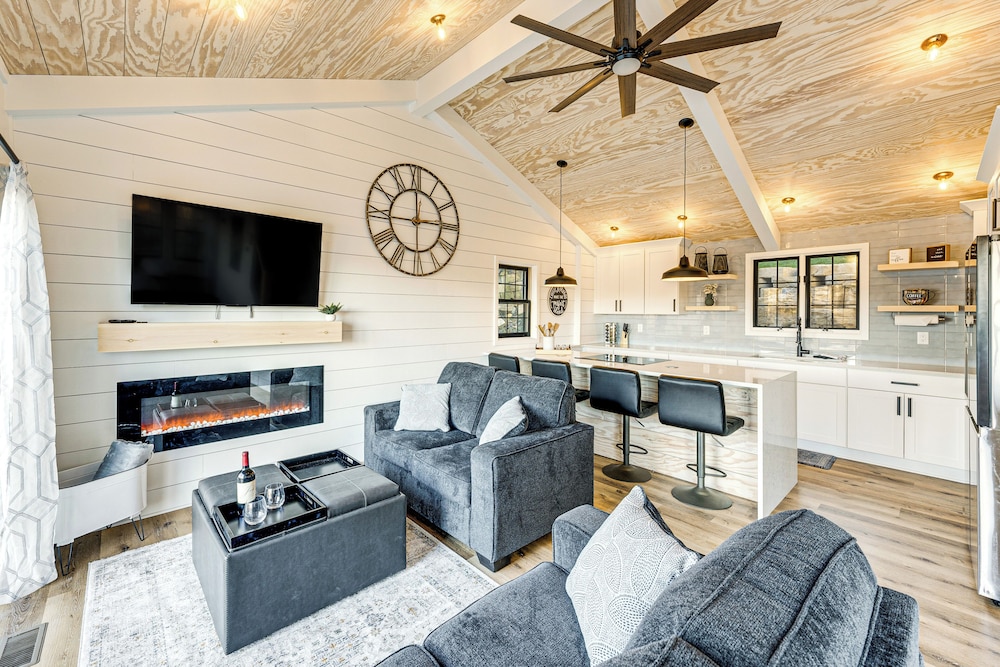 < 1 Mi to Boat Ramp: Lakefront East Troy Cottage