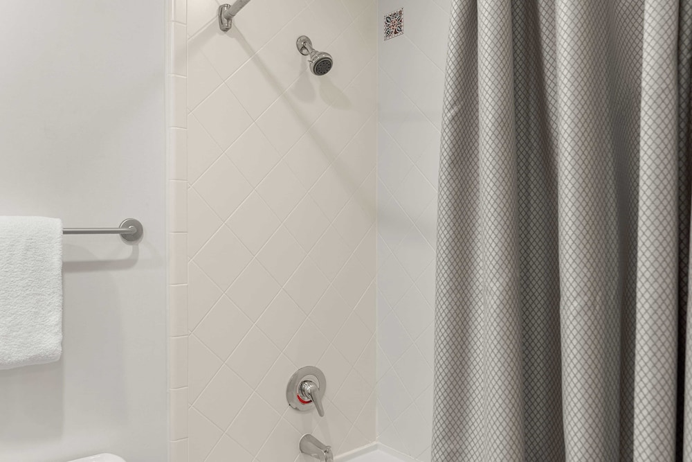 Resort Condo Steps to Beach Pool, Hot Tub, Tennis, Golf Sandestin, Miramar Beach