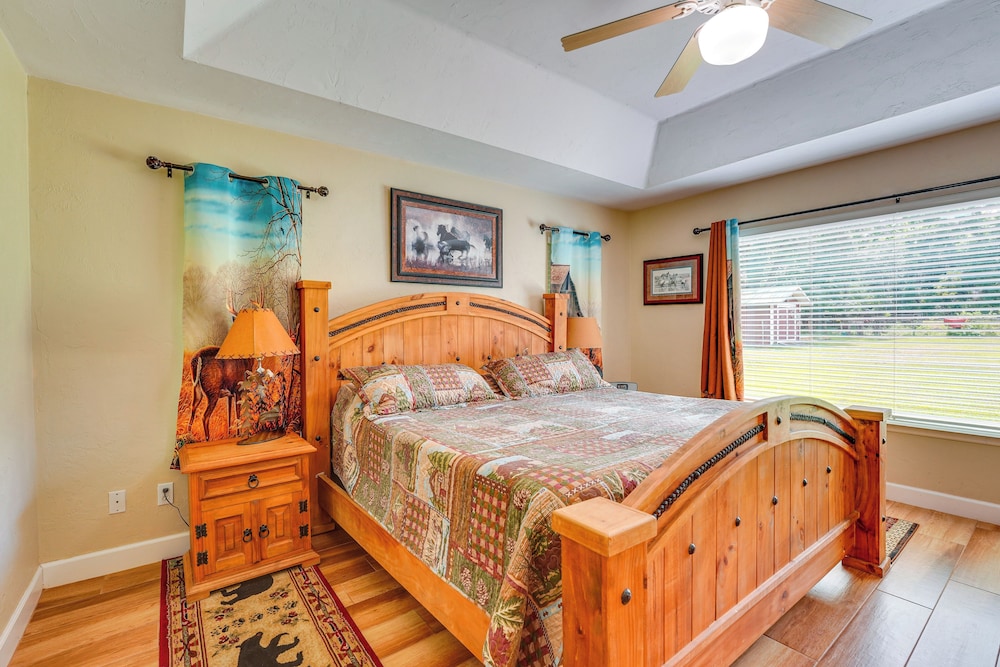 Welcoming Home w/ Yard on 20 Acres in High Springs