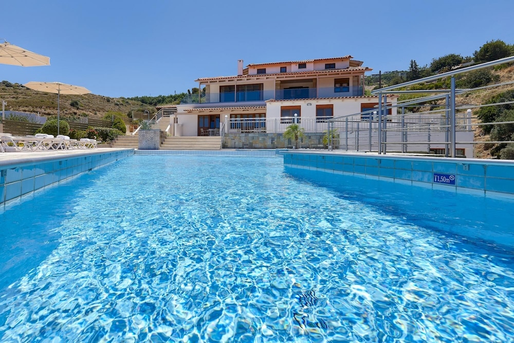 Spacious Villa With Shared Pool and Amazing View view 2