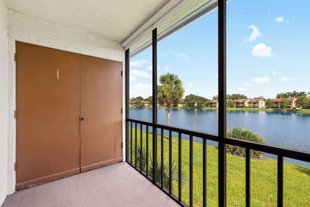 Modern Lakeside Condo 2 Bed, 2 Bath Oldsmar, FL