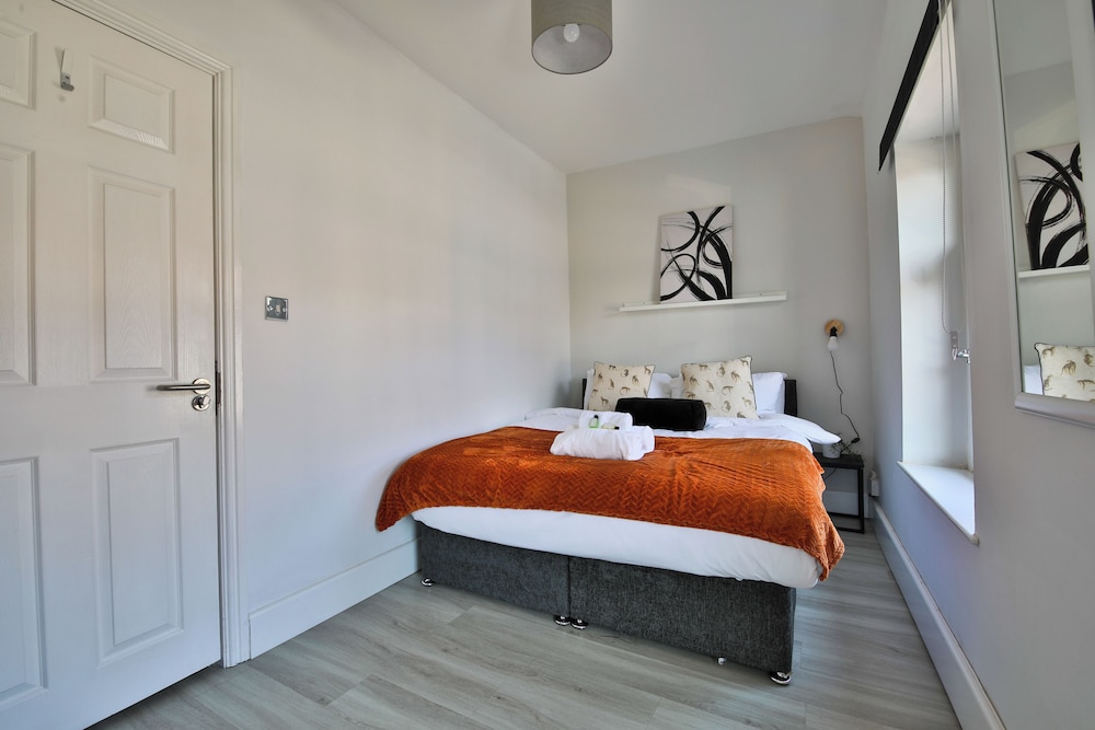 2Bed Flat Near City Centre view 3