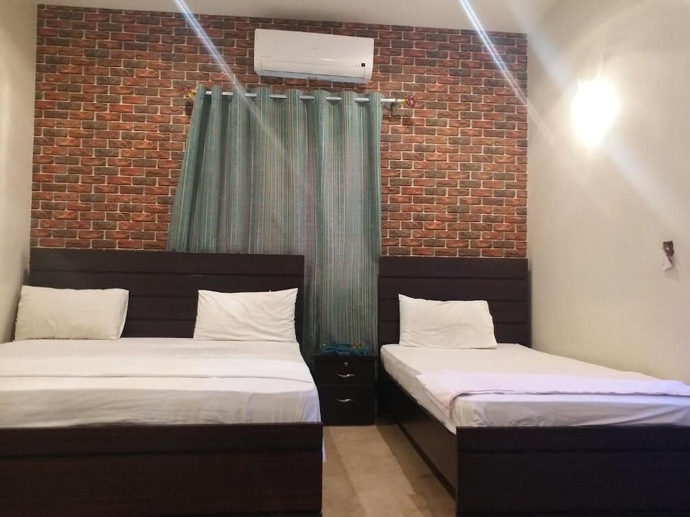 Elegant Guest House Karachi view 4