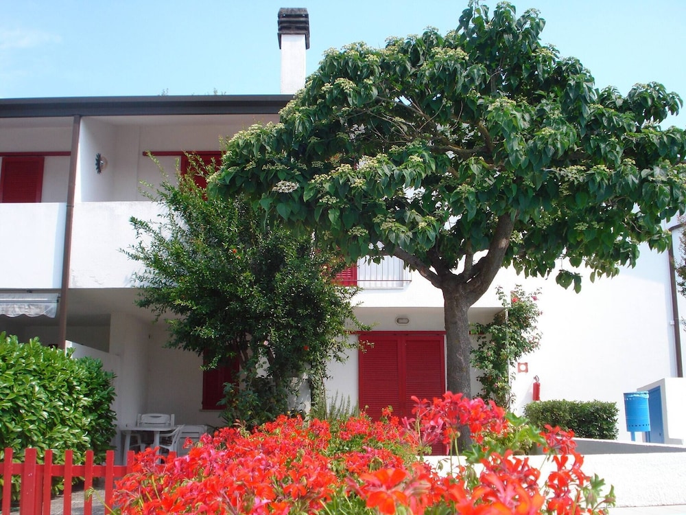 Townhouse With Private Garden view 3