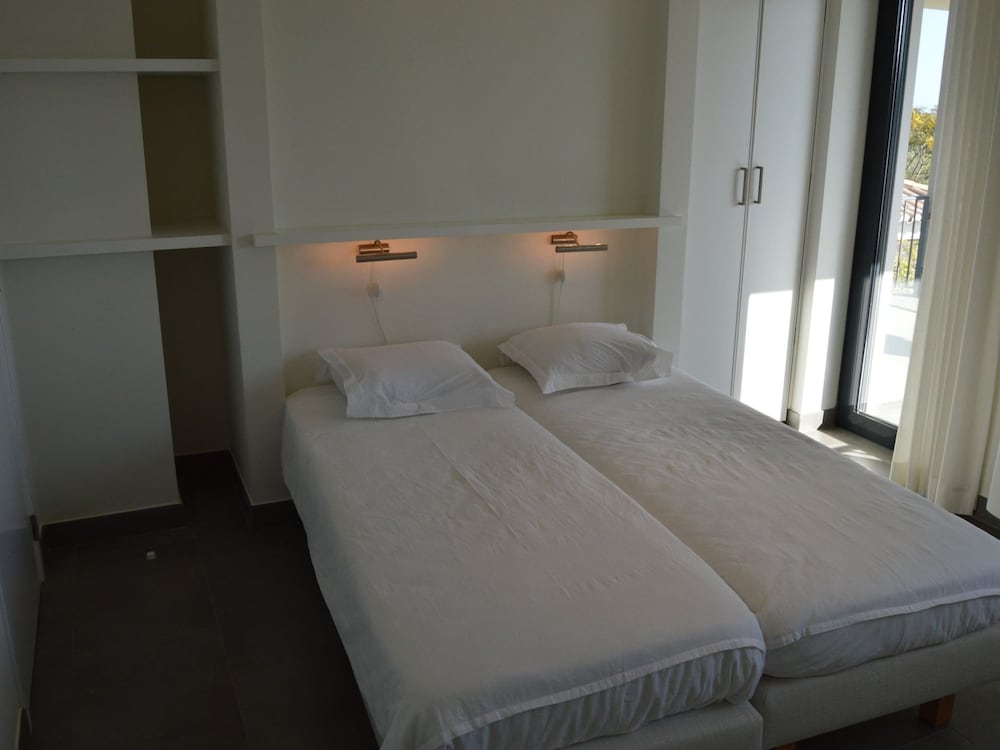 Modern Villa With Swimming Pool Near Carvoeiro view 3