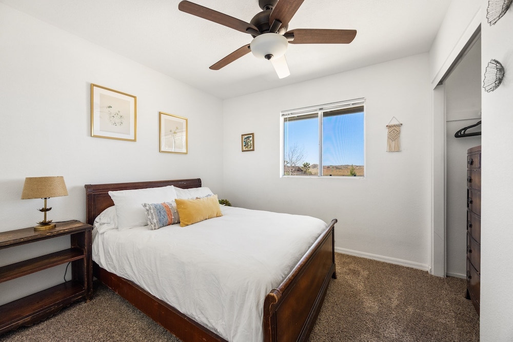 Starlight Ranch - Hot Tub, Fire Pit & Grill 3 Bedroom Home