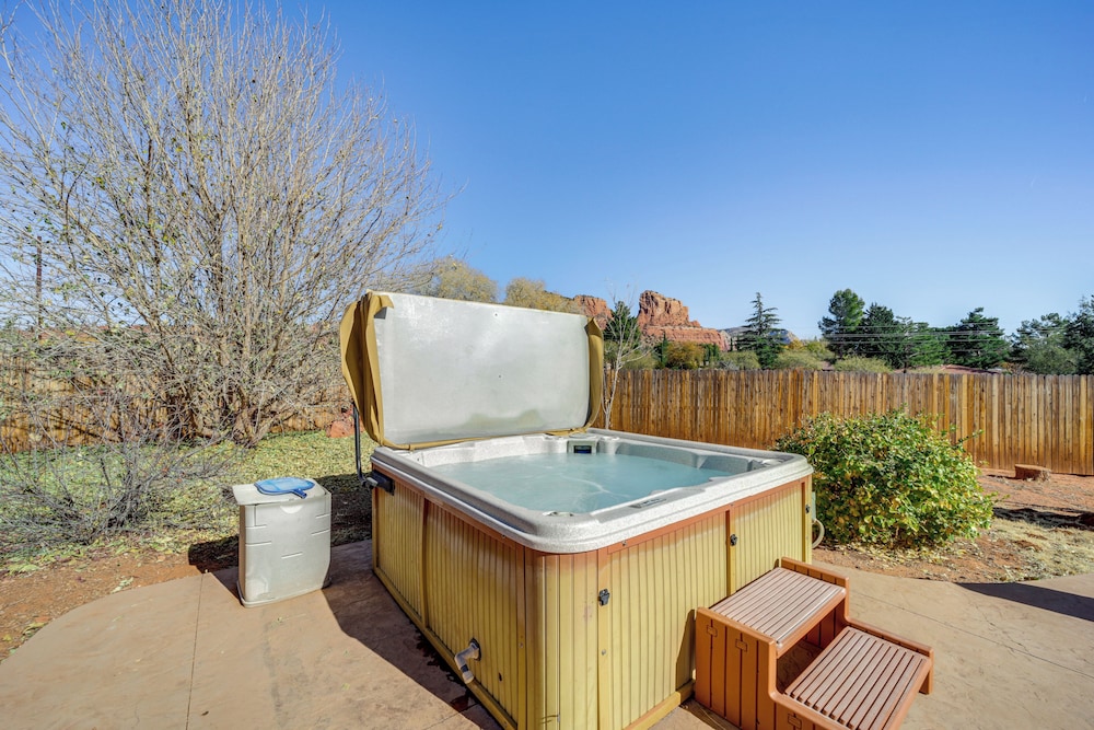 Castle Rock Views: Sedona Retreat w/ Hot Tub!