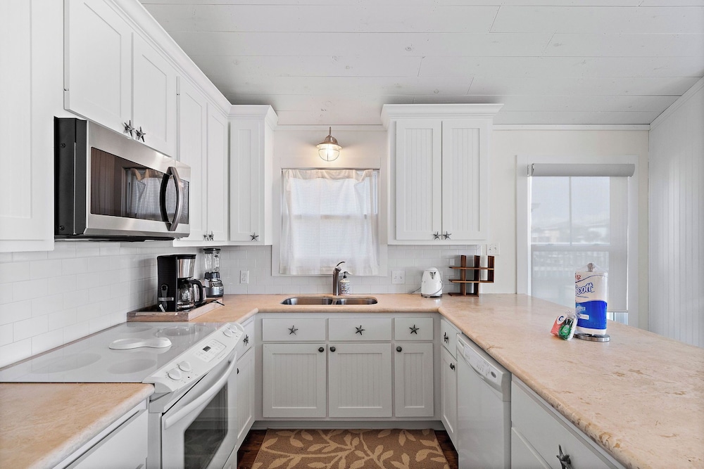 Coastal Cottage by Ryson Vacation Rentals