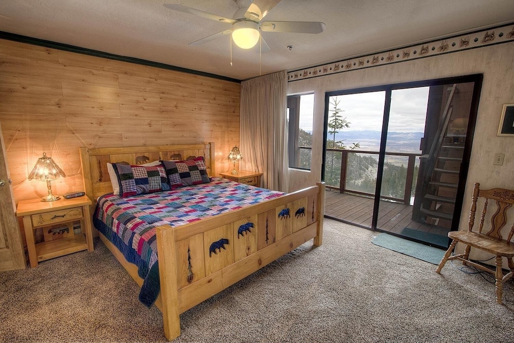 Lakescape 3 Bedroom Condo by RedAwning view 3