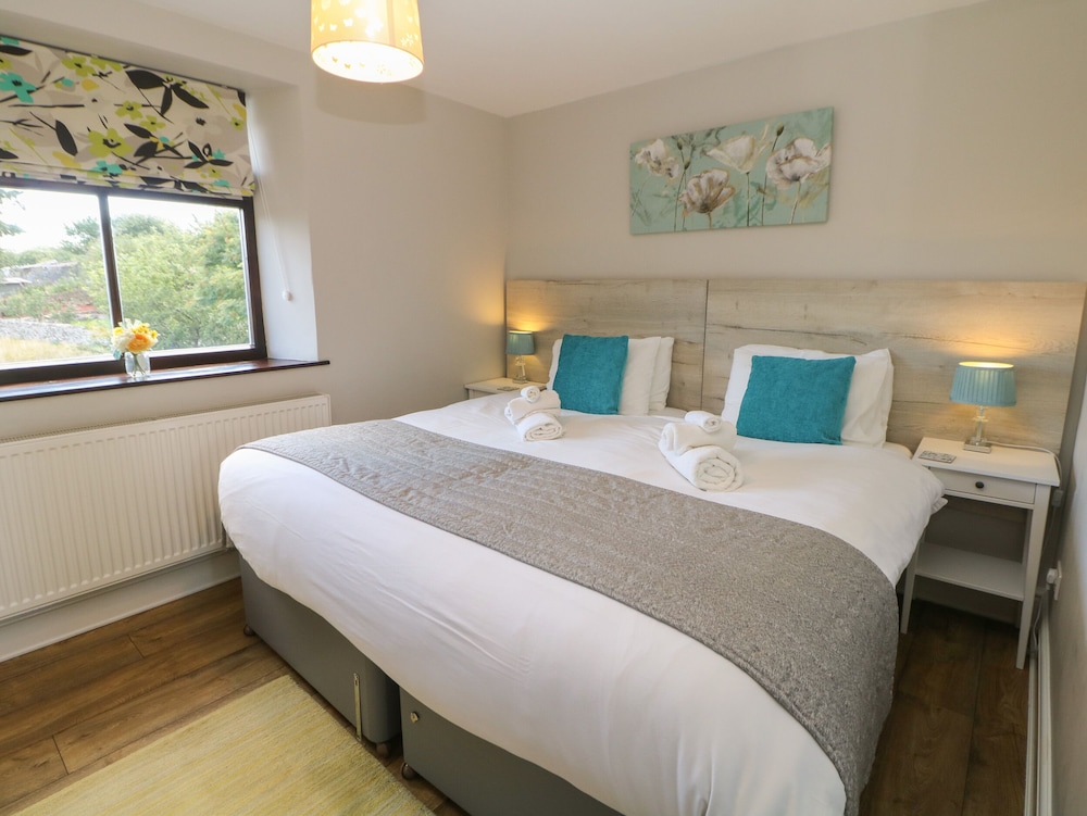 Shenton Cottage view 3
