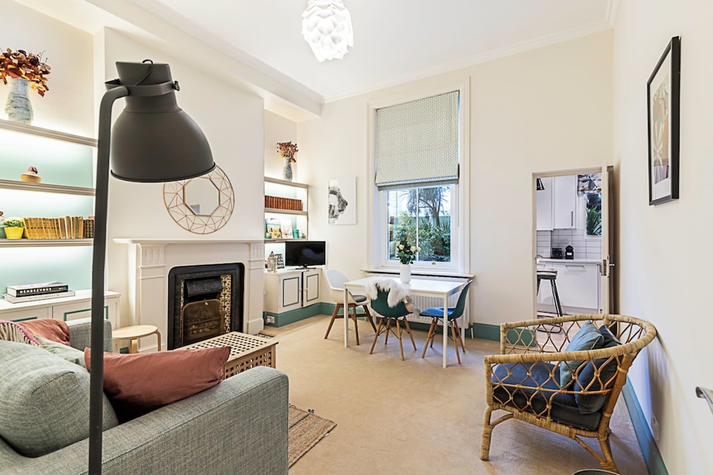 Charming Earls Court Apartment