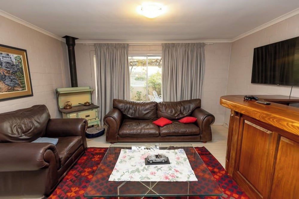 3 Bedroom Part House in the Scenic Durbanville Wine Lands Area, Holiday Facility