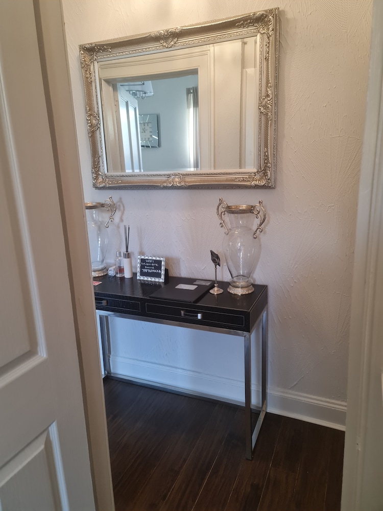 Robert The Bruce Apartment