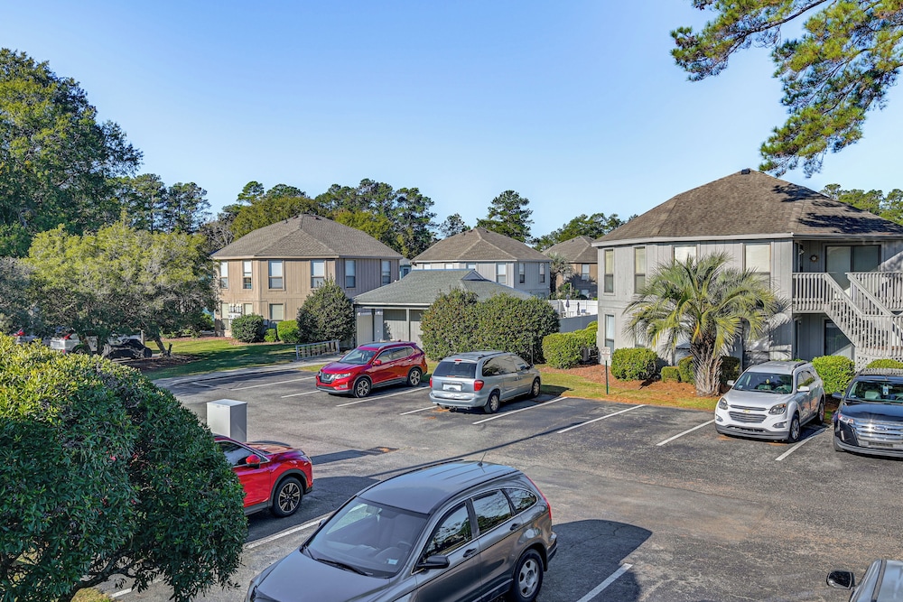7 Mi to Ocean: Myrtle Beach Condo w/ Deck