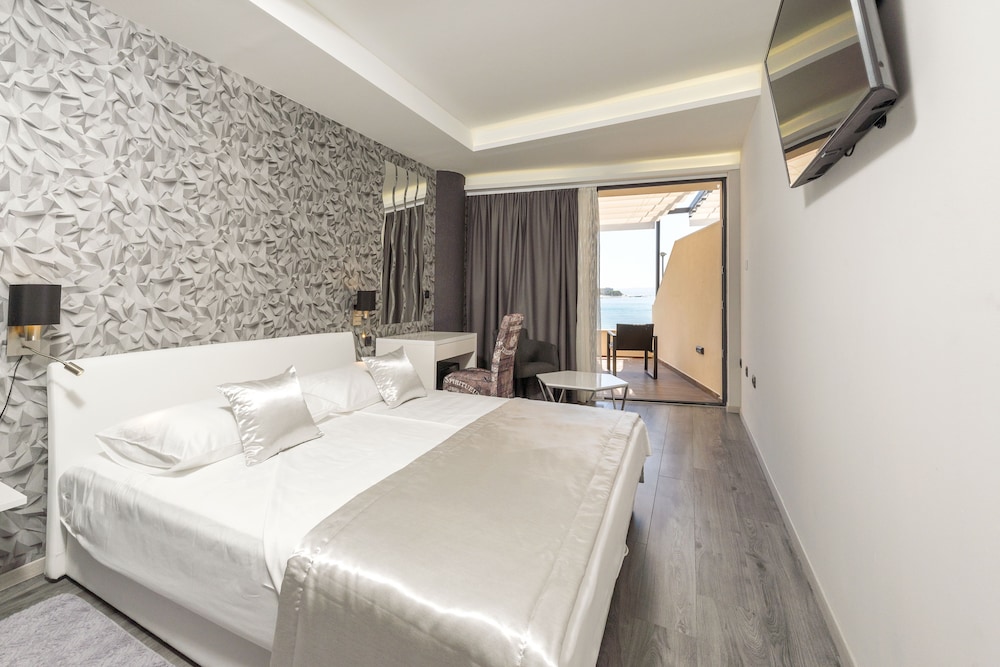 Sea View Luxury Rooms Seven of Nine photo 3