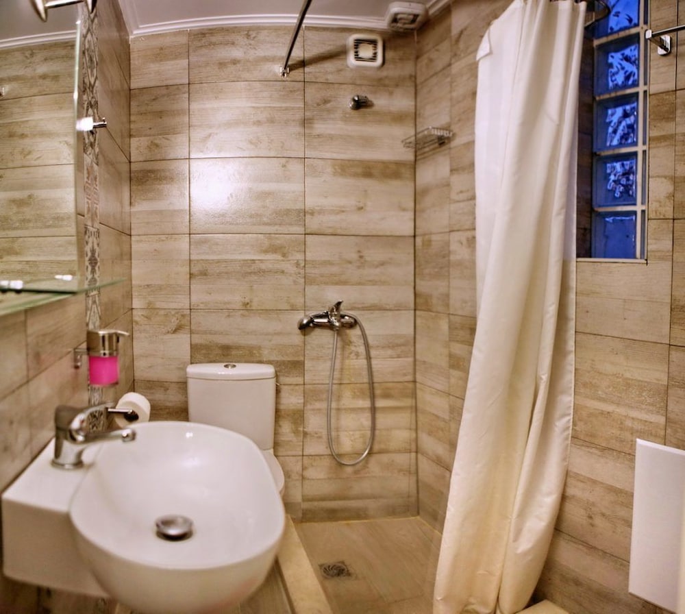 Victoria Studios photo 4