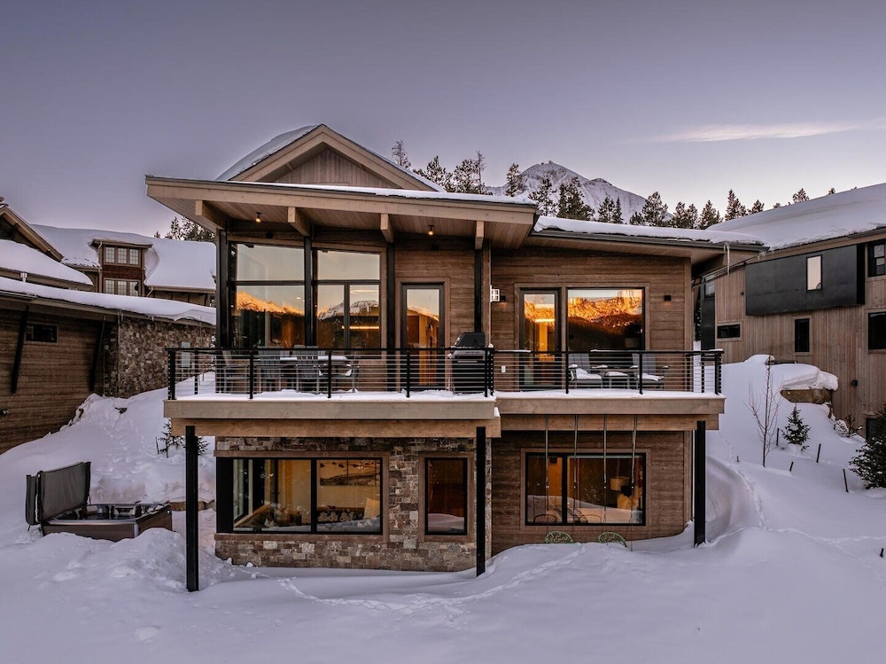 7 Deep Forest 6 Bedroom Home