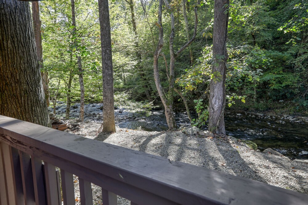 Wandering Creek - 2 Bedrooms, 1 Baths, Sleeps 6 Cabin by RedAwning