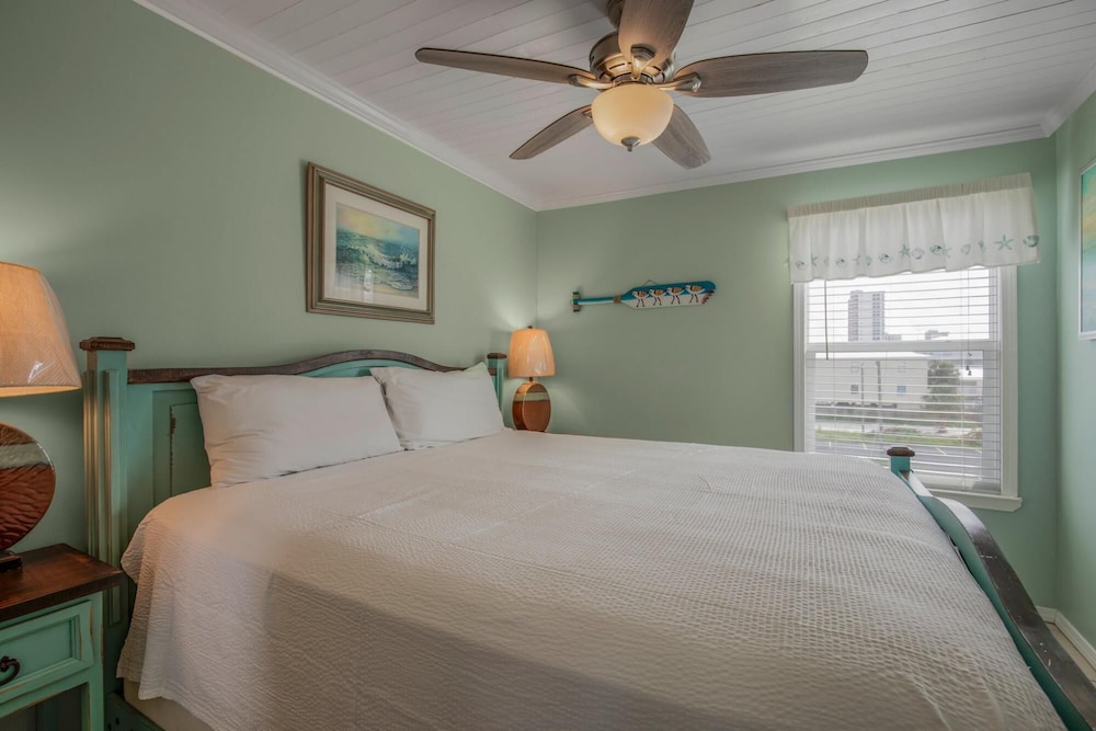 Pet Friendly Condo in Gulf Shores Outdoor Pool view 2