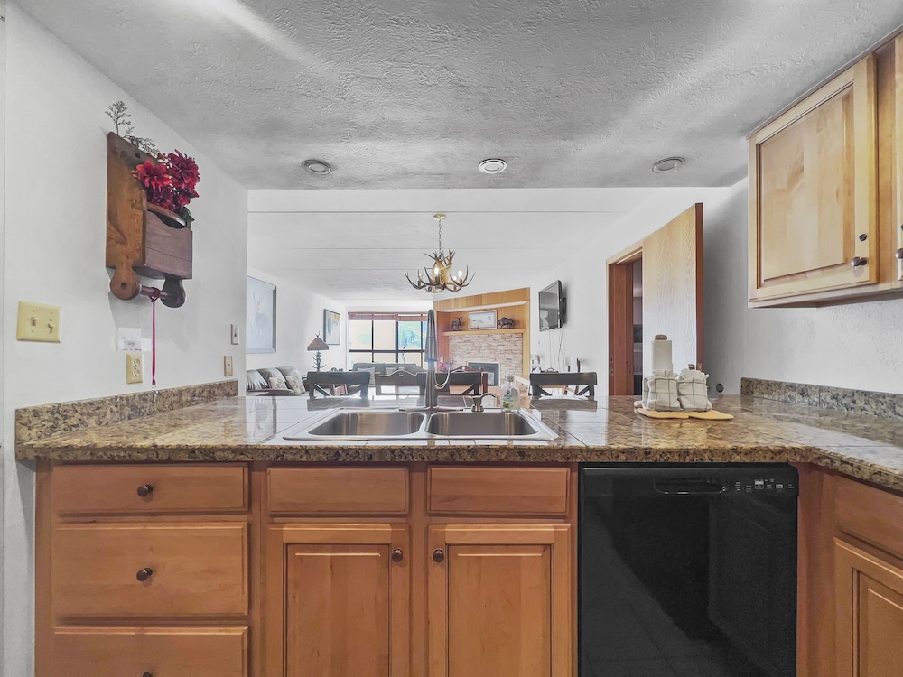 Sl299 Spruce Lodge 2br 2ba 2 Bedroom Condo by RedAwning view 3