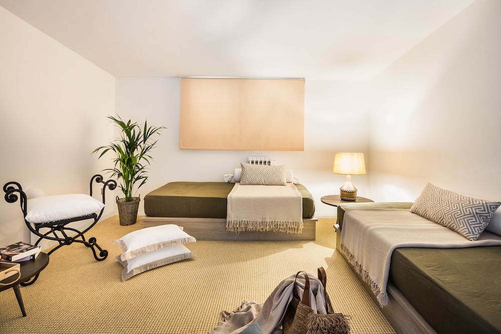 Malibu Studios & Apartments