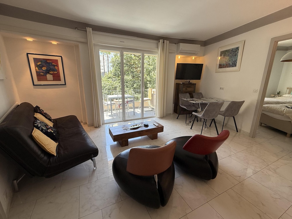 2 BR Apartment in the Center of Cannes - 2305