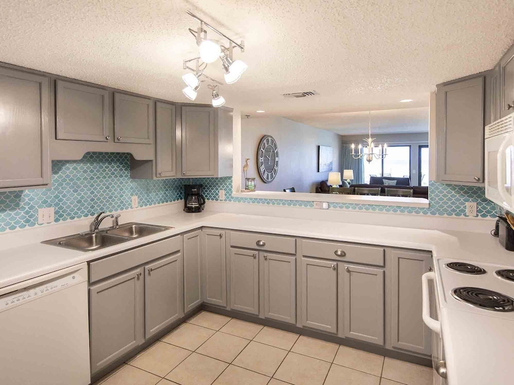 Surf Dweller by Southern Vacation Rentals view 3