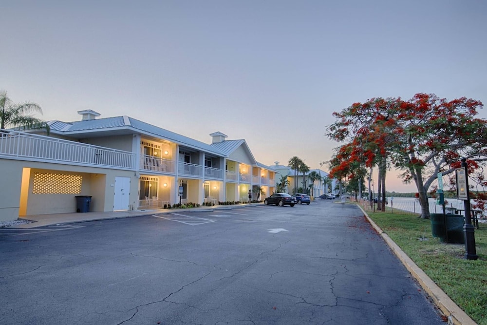 115 Little Harbor Inn