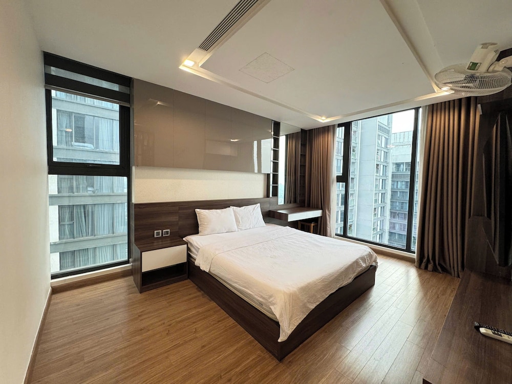 Royal Condotel in Vinhomes Metropolis