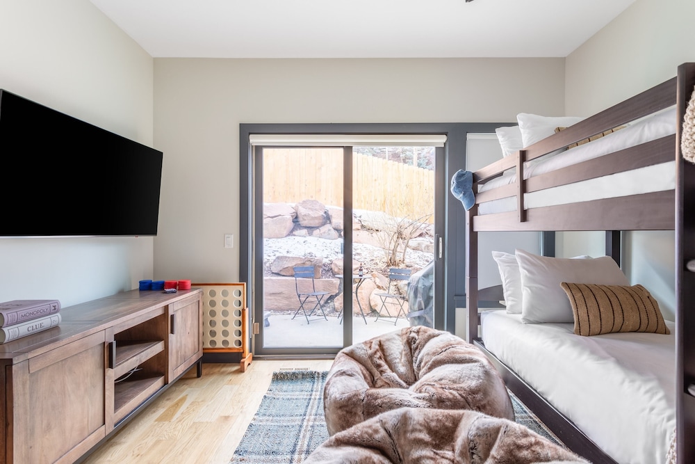 Chartreuse by Avantstay Modern Mountain Cabin in Heart of Park City view 2