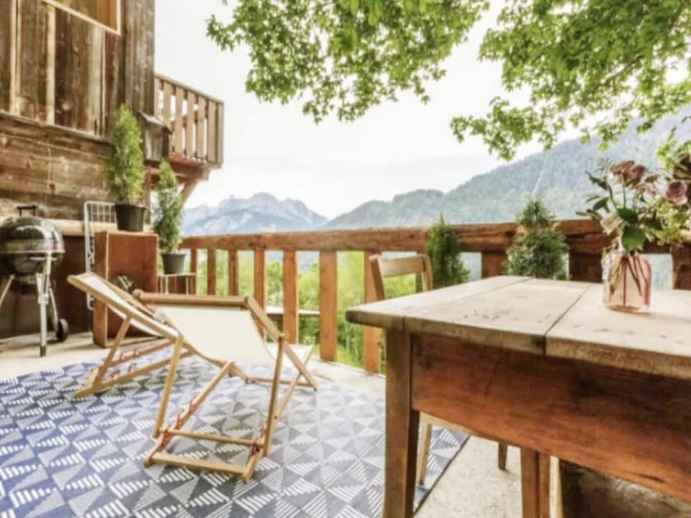Chalet in Rossiniere Near Glacier & Lake