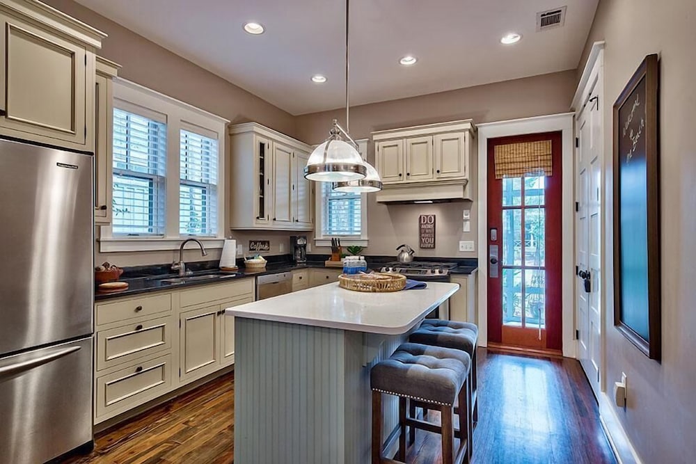 Ocean 52 3 Bedroom Holiday Home by Five Star Properties