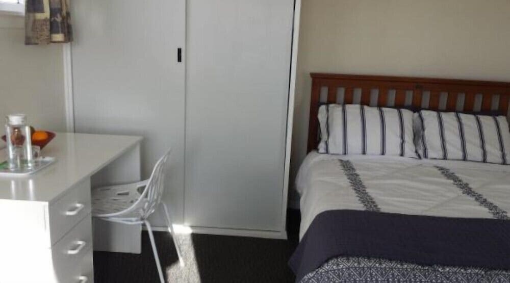 Airport Silver Fern Accommodation